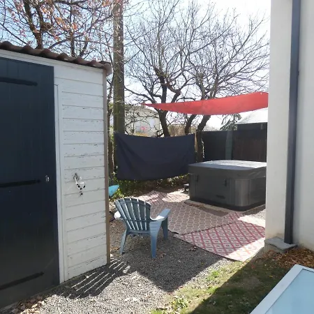 Grain De Sable Et Son Jacuzzi *