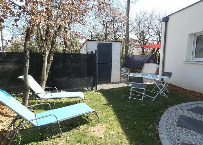 Grain De Sable Et Son Jacuzzi Nyaraló